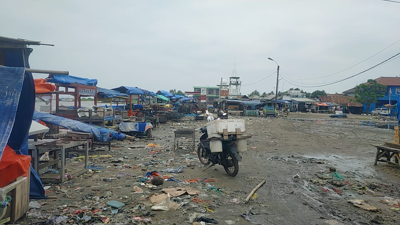 Akibat Cuaca Ekstrim, Pedagang Kuliner Pantai Batako Kehilangan Mata Pencaharian Menjelang Ramadan