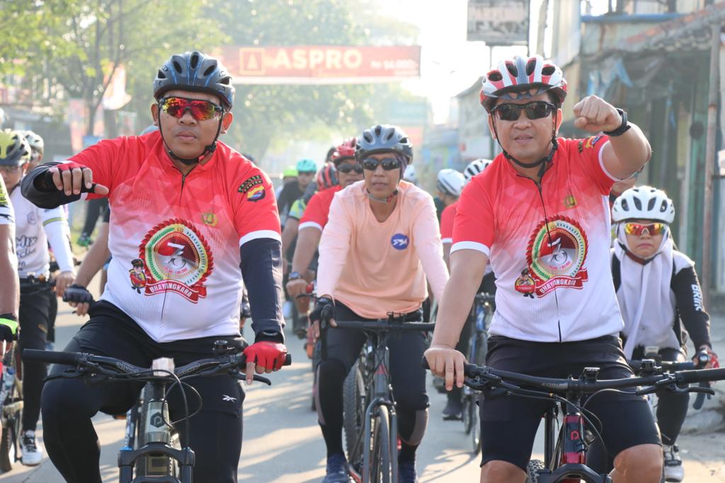 Ratusan Pesepeda Gowes Bareng di Cilegon