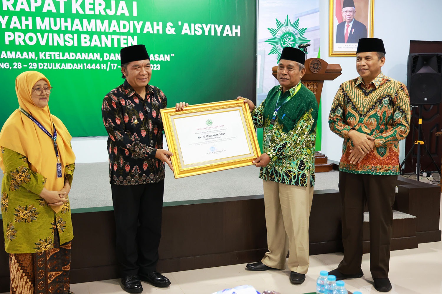 Muhammadiyah Banten Berikan Penghargaan kepada Pj Gubernur Al Muktabar