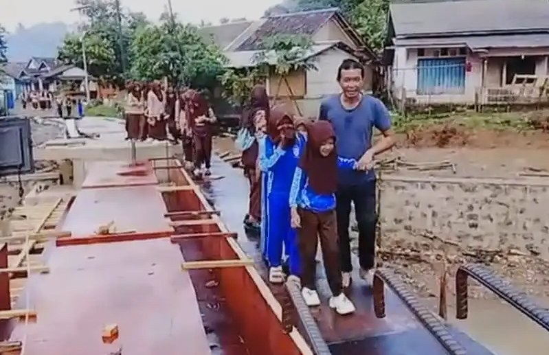 Jembatan Sementara di Pandeglang Rampung, Akses Anak Sekolah Kini Lebih Mudah