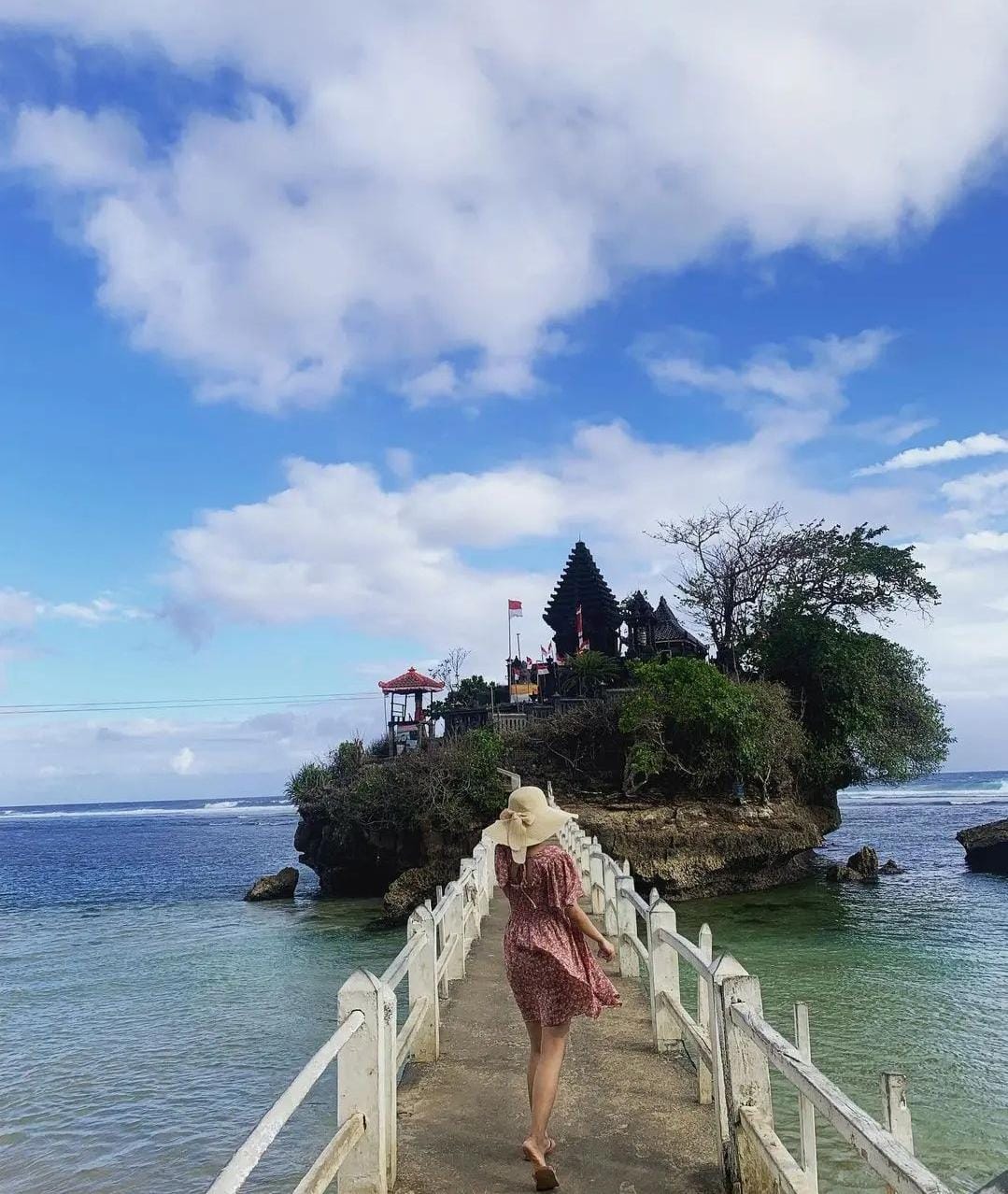 Intip Wisata Pantai Balekambang Malang, Pesona Indah Seperti di Bali