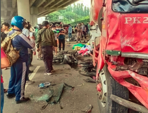 Tragis, Truk Tangki Pertamina Lindas Pengendara Motor di Jalan Alternatif Cibubur