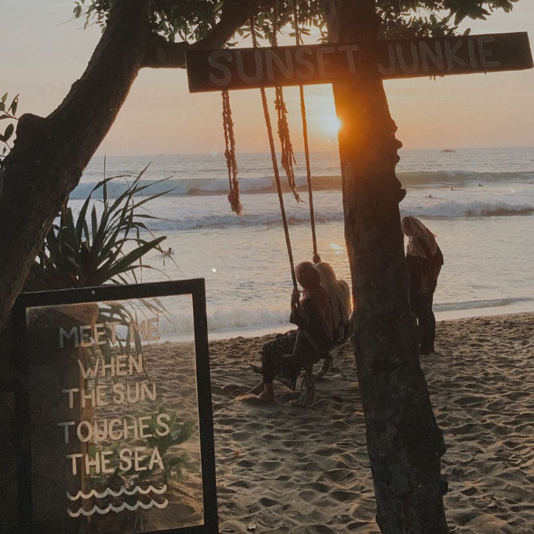 Pantai Pandan Carita, Tempat Wisata Kekinian yang Disebut Balinya Kabupaten Pandeglang