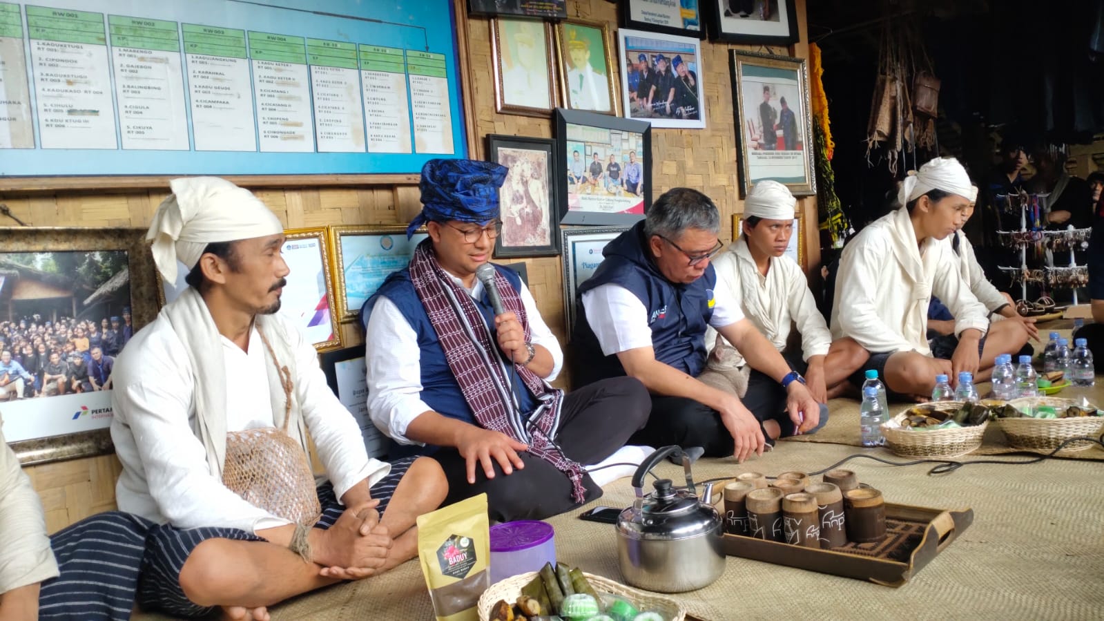 Warga Baduy Curhat ke Anies Baswedan, Keluhkan Kolom Agama di KTP masih Strip 