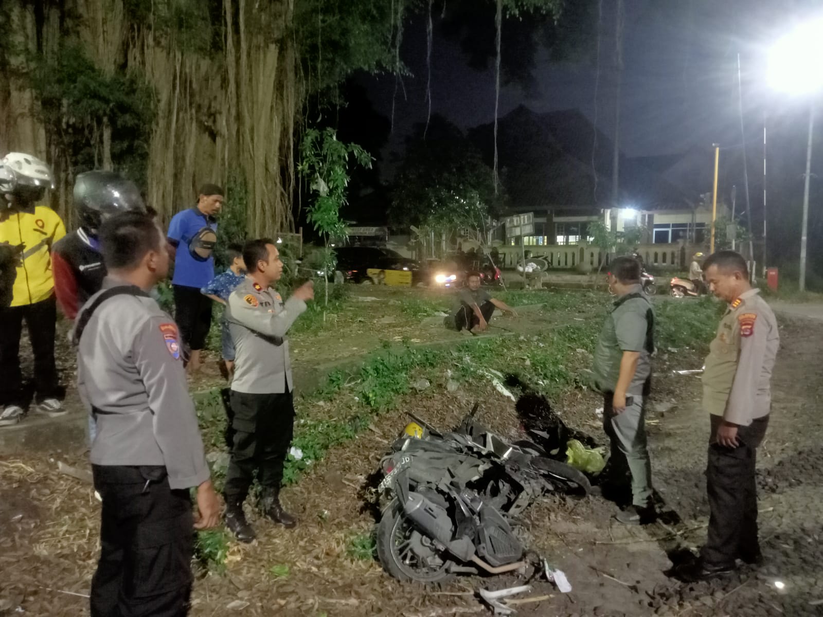 Kecelakaan Maut Di Perlintasan KA Stadion Maulana Yusuf Ciceri Serang ...