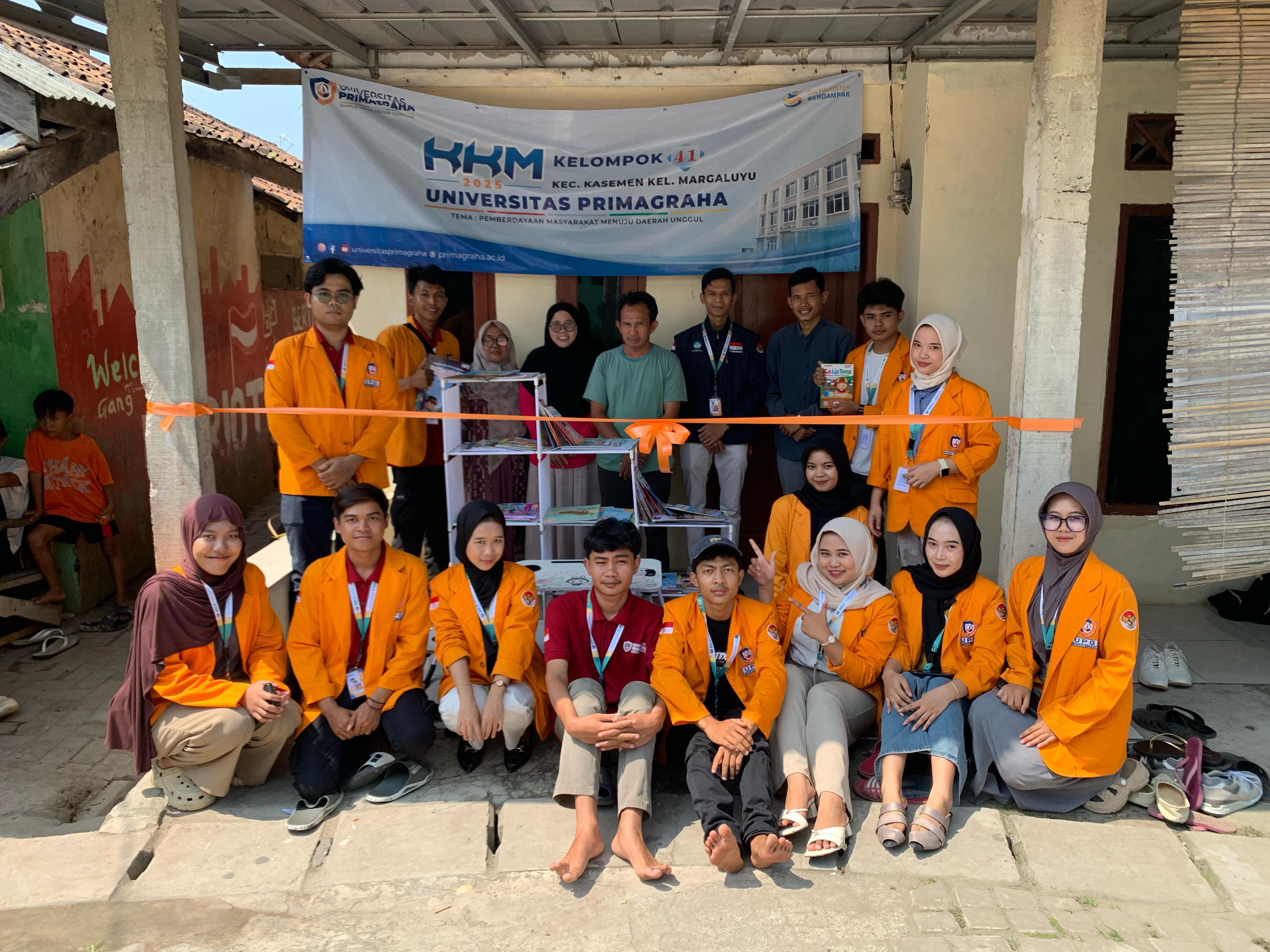 KKM 41 Universitas Primagraha Hadirkan Pojok Baca untuk Tingkatkan Literasi di Desa Margaluyu