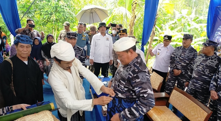 Gelar Baksos di Bojongmanik, KSAL Mendapat Gelar Kehormatan Warga Baduy 