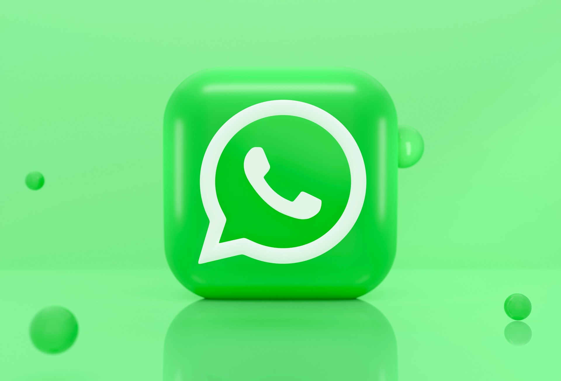 Cara Mudah Mengunduh Video dan Gambar Status WhatsApp