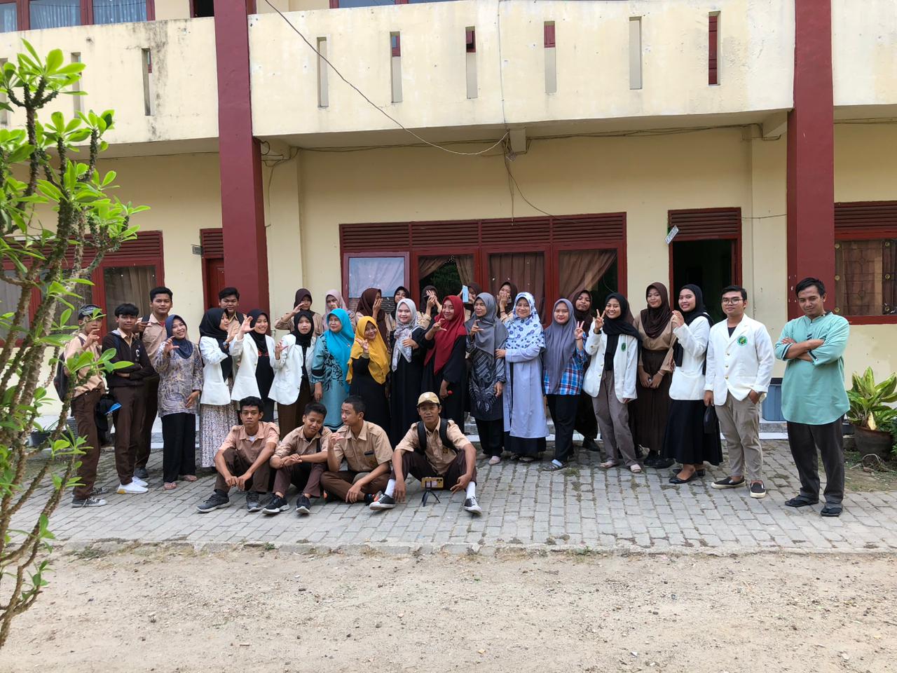 Mahasiswa BKI UIN SMH Banten, Sukses Menggelar Edukasi Pencegahan Kenakalan Remaja di SMK Insan Aqilah