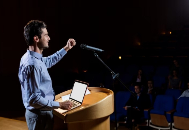 5 Cara Meningkatkan Public Speaking Agar Tidak Grogi Saat Presentasi 