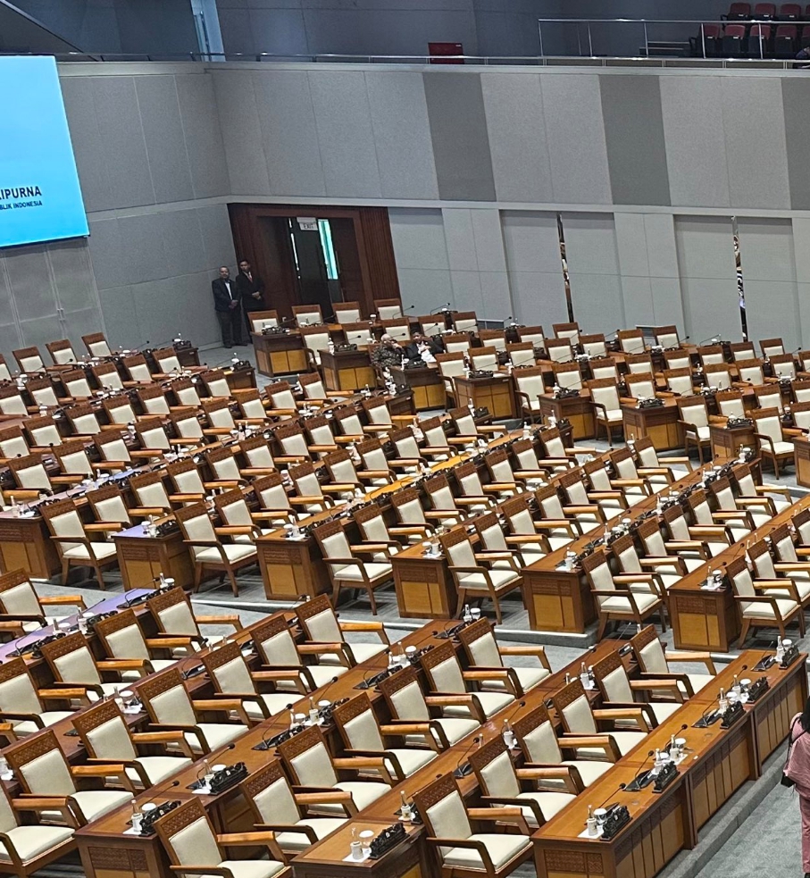 87 Anggota DPR Tak Hadir Rapat Paripurna Revisi RUU Pilkada Ditunda, Netizen: Jangan Lengah Tetap Kawal 