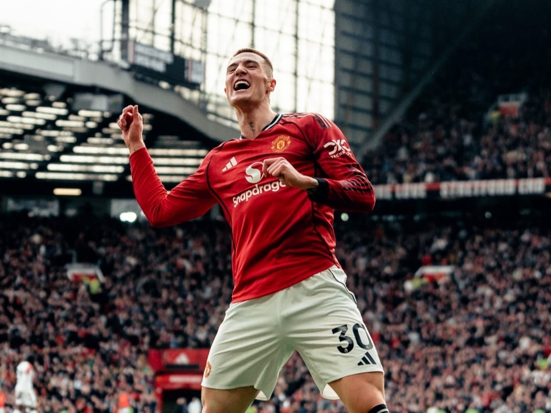 Bungkam Aston Villa 3-1, Manchester United Kian Dekat ke Liga Champions