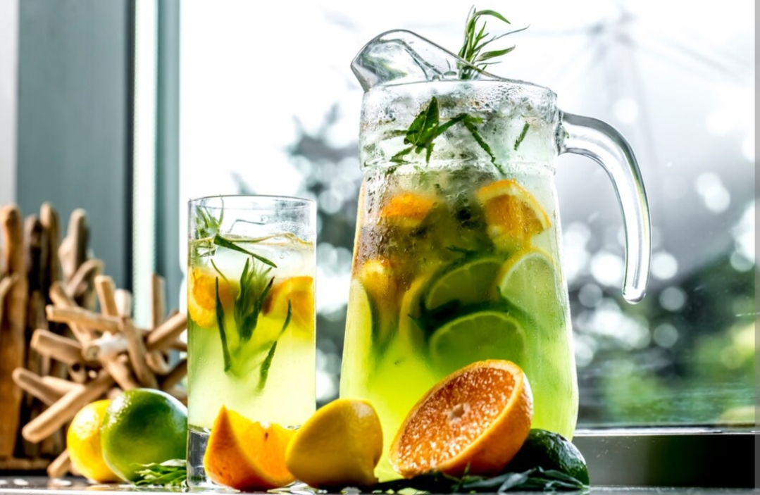 Nggak Suka Minum Air Putih? Yuk Cobain Infused Water, Simak Cara Membuat dan Manfaatnya di Sini