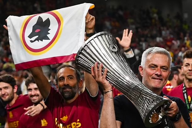 Jose Mourinho Cerai dengan AS Roma, Netizen Global: Thanks, Unfollow
