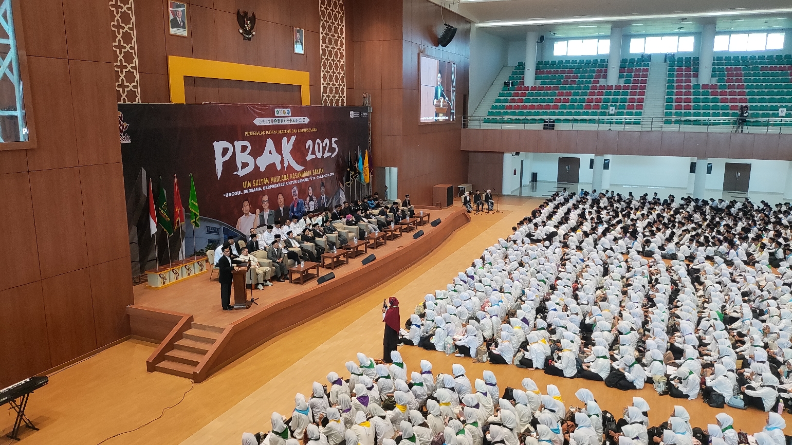 Ribuan Mahasiswa Baru Semangat Ikuti Hari Pertama PBAK UIN SMH Banten