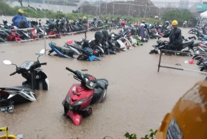 Suralaya Pulomerak Diterjang Banjir