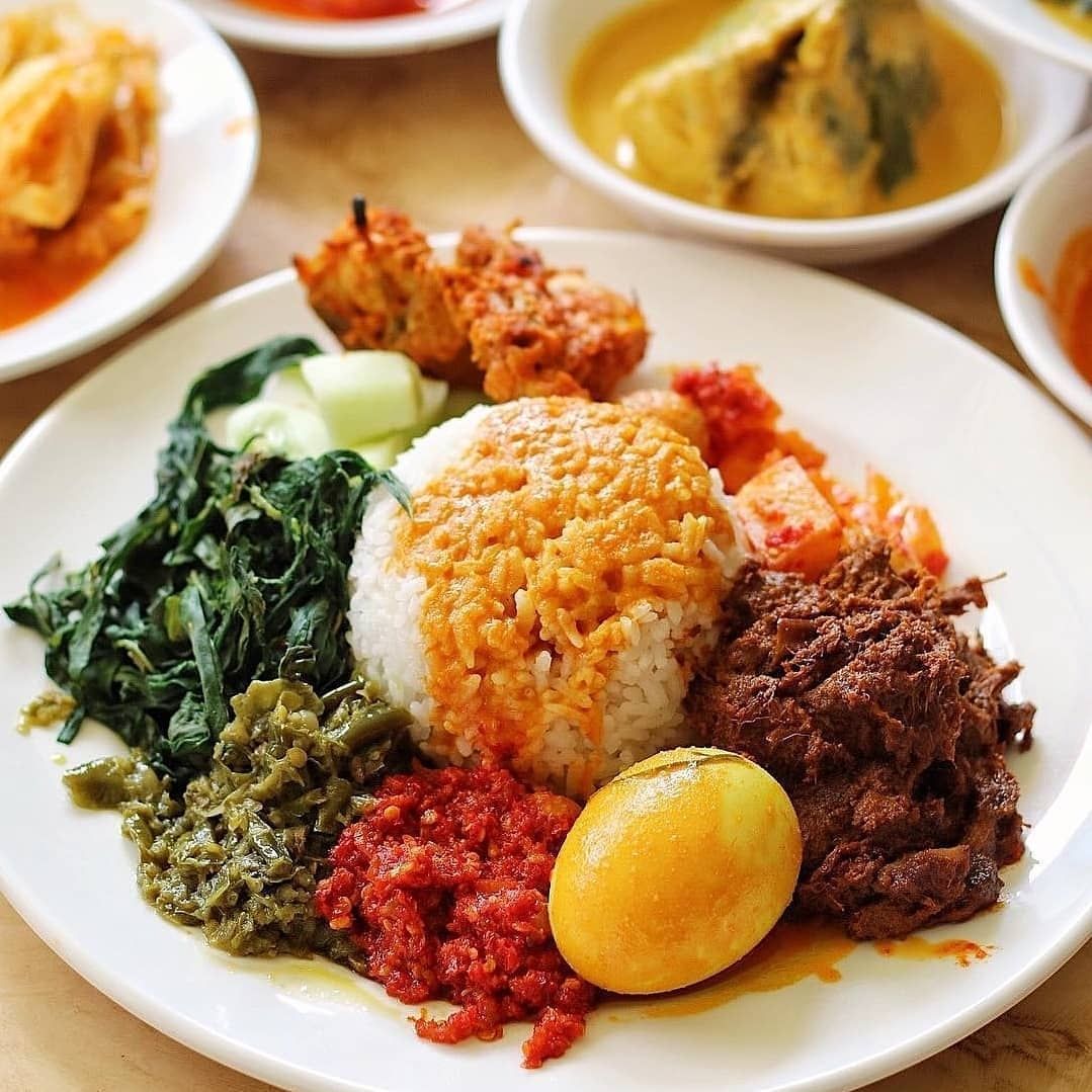 Gak Bikin Gendut, 5 Tips Makan Nasi Padang Saat Diet 