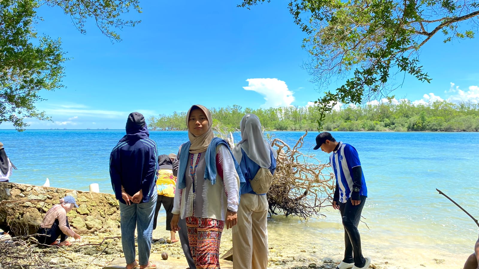 Gak Perlu Jauh-jauh ke Nusa Penida, Banten Juga Punya Banyak Pulau Cantik Lho