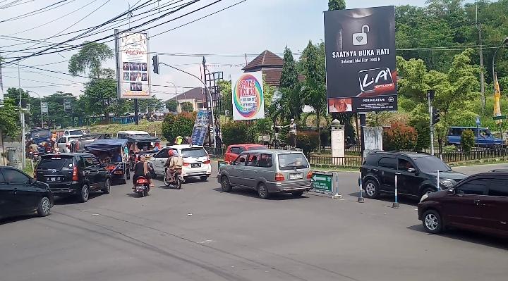 Arus Lalu Lintas di Pandeglang Macet Parah, Dipadati Kendaraan Wisatawan Menuju Objek Wisata Pantai Carita