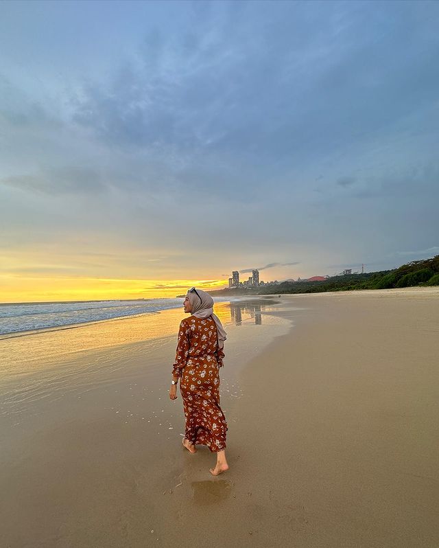 Mandi Sunrise di Pantai Pulo Manuk, Tempat Wisata di Lebak Banten yang Memukau