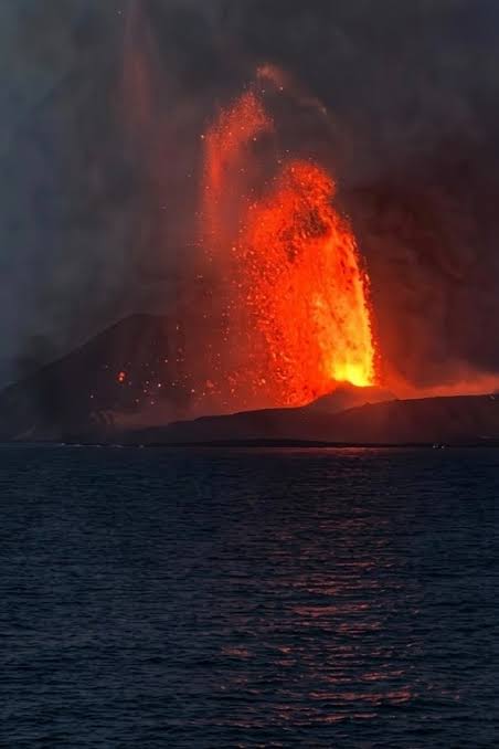 Kenapa Erupsi Gunung Anak Krakatau Bisa Menimbulkan Dentuman dan Abu Vulkanik?