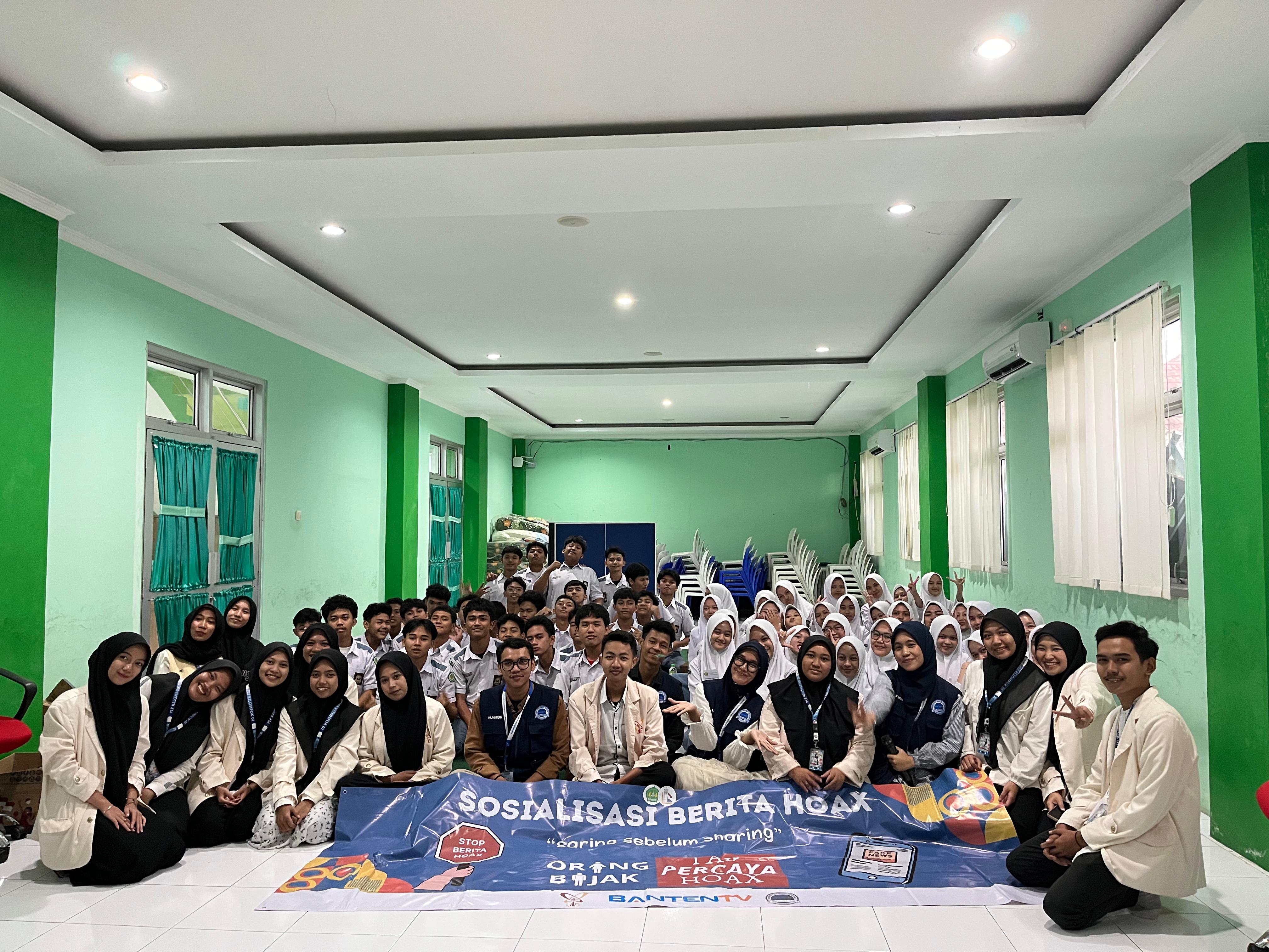 ‎Mahasiswa PPL dan PLP UIN Banten Gelar Sosialisasi Bahaya Hoaks di MAN 2 Kota Serang