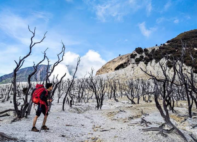 Gunung Papandayan, Wisata Alam Pendaki Pemula di Garut, Menyuguhkan Pemandangan Alam Eksotis