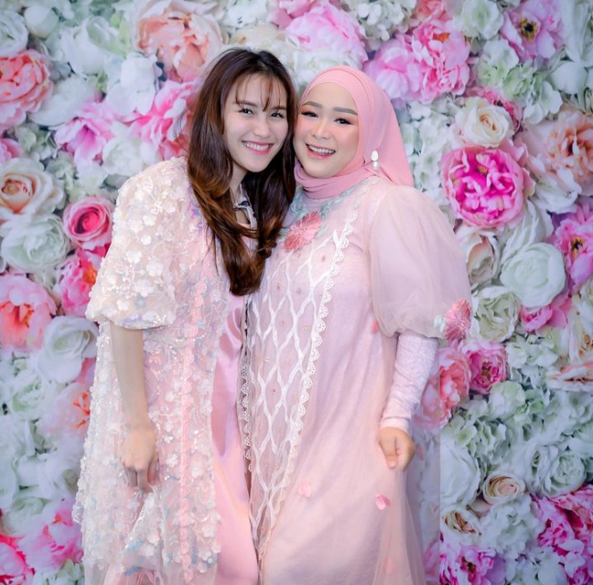 Adiknya Lahir Anak Kedua, Ayu Ting Ting Sindir Halus Sang Adik