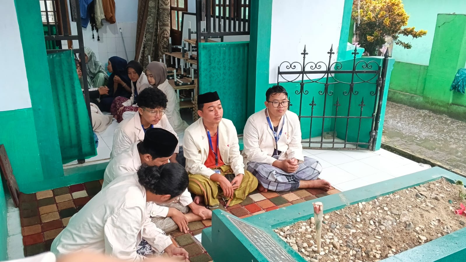 KKN Kelompok 37 UIN Banten Lakukan Ziarah ke Makam Abuya Cimanuk