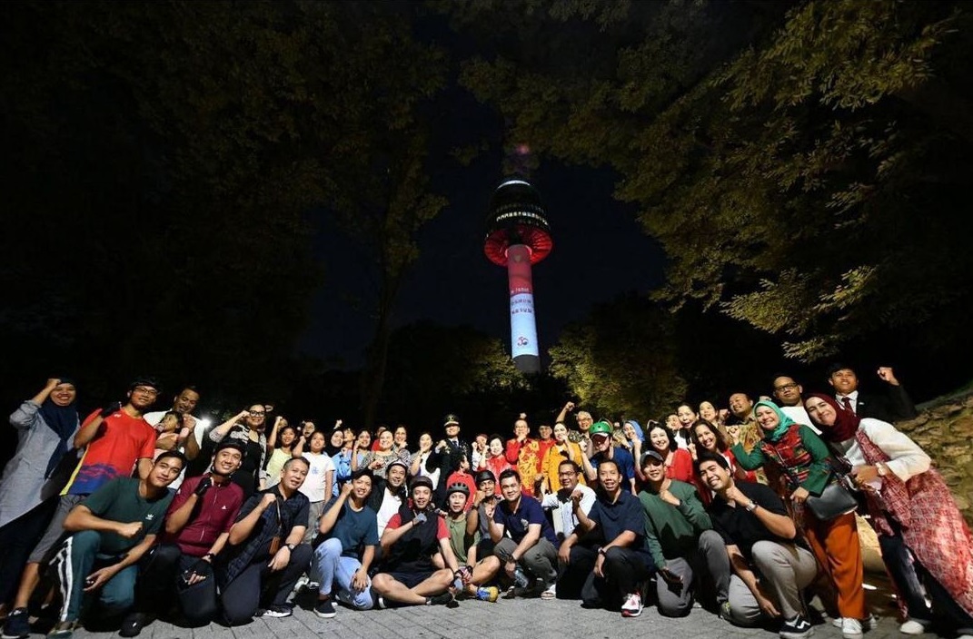 Terharu, Hari Kemerdekaan di Korea Selatan Namsan Tower Berubah Menjadi Merah Putih