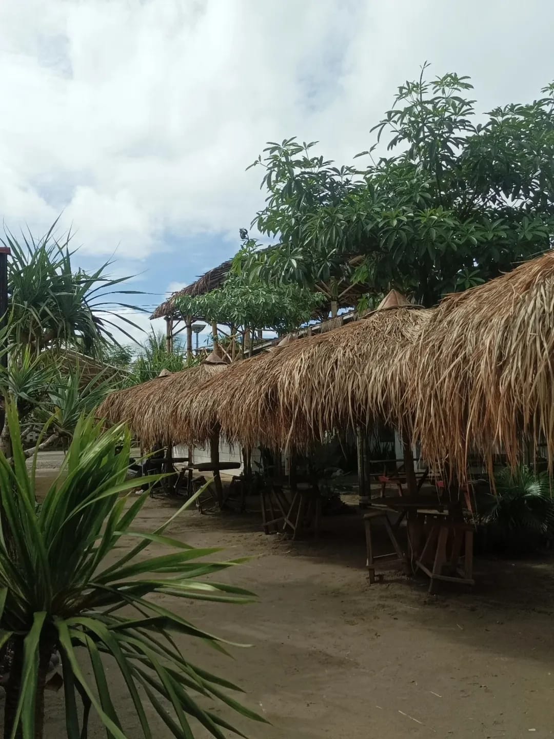 Dewa Laut Carita: Rahasia Seafood Segar Sunset Banten yang Bikin Nagih!