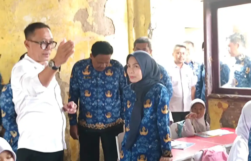 Bupati Serang Ratu Zakiyah Dorong Perbaikan SDN Palamakan 1 Agar Segera Terealisasi
