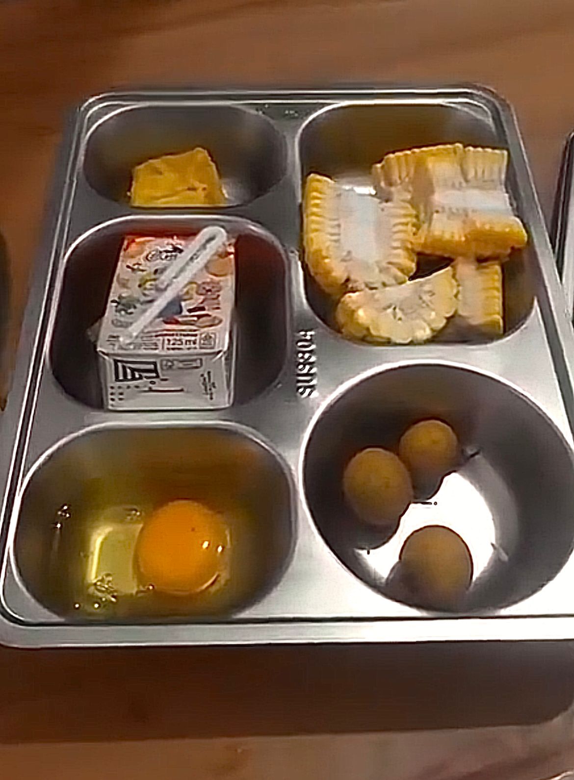 Menu MBG Disajikan Mentah di SMAN 1 Cigemblong, Publik Kritik Pengelola