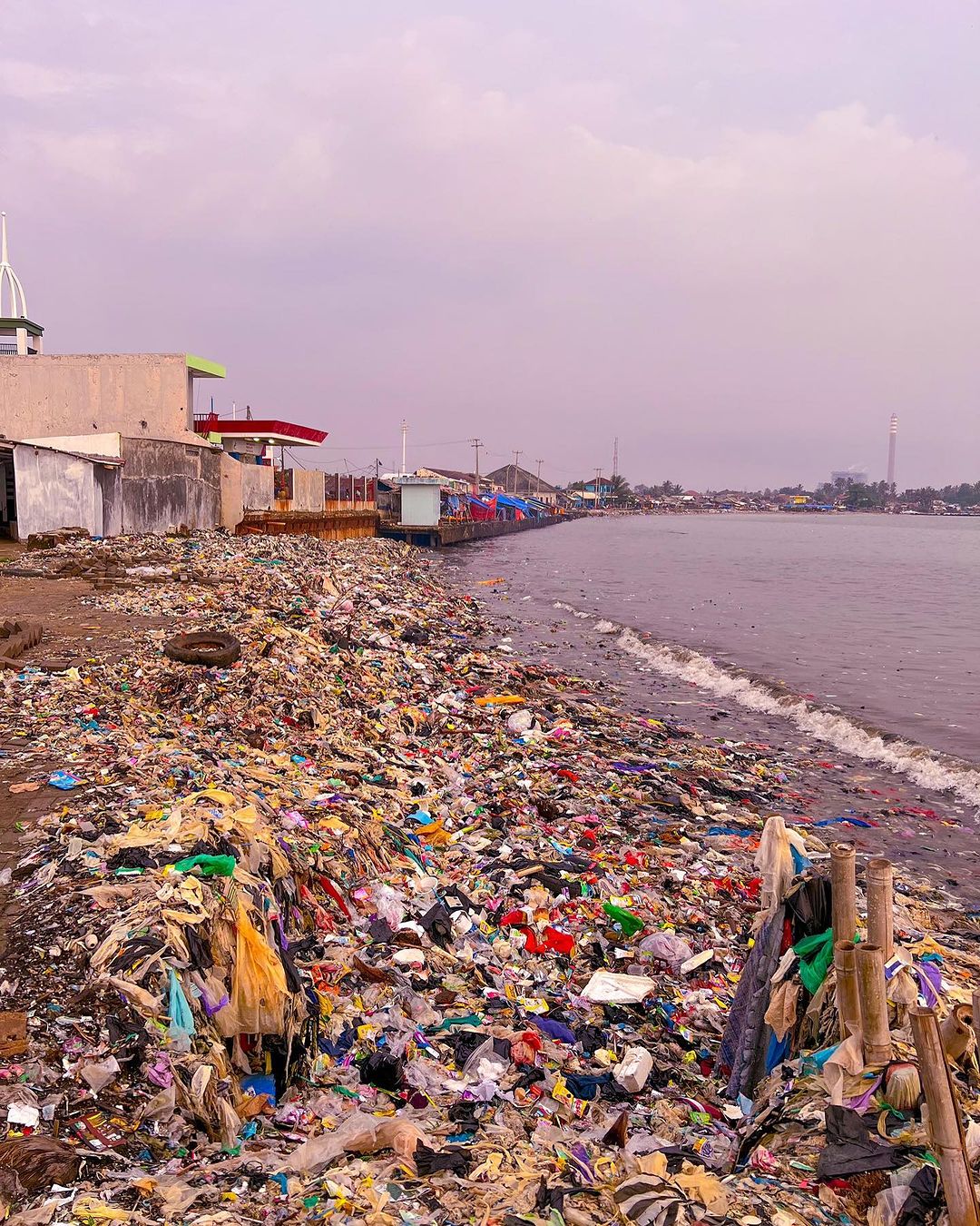 Pernah Dibersihkan Pandawara Group, Pantai Pandeglang Konsisten Kembali Dipenuhi Sampah