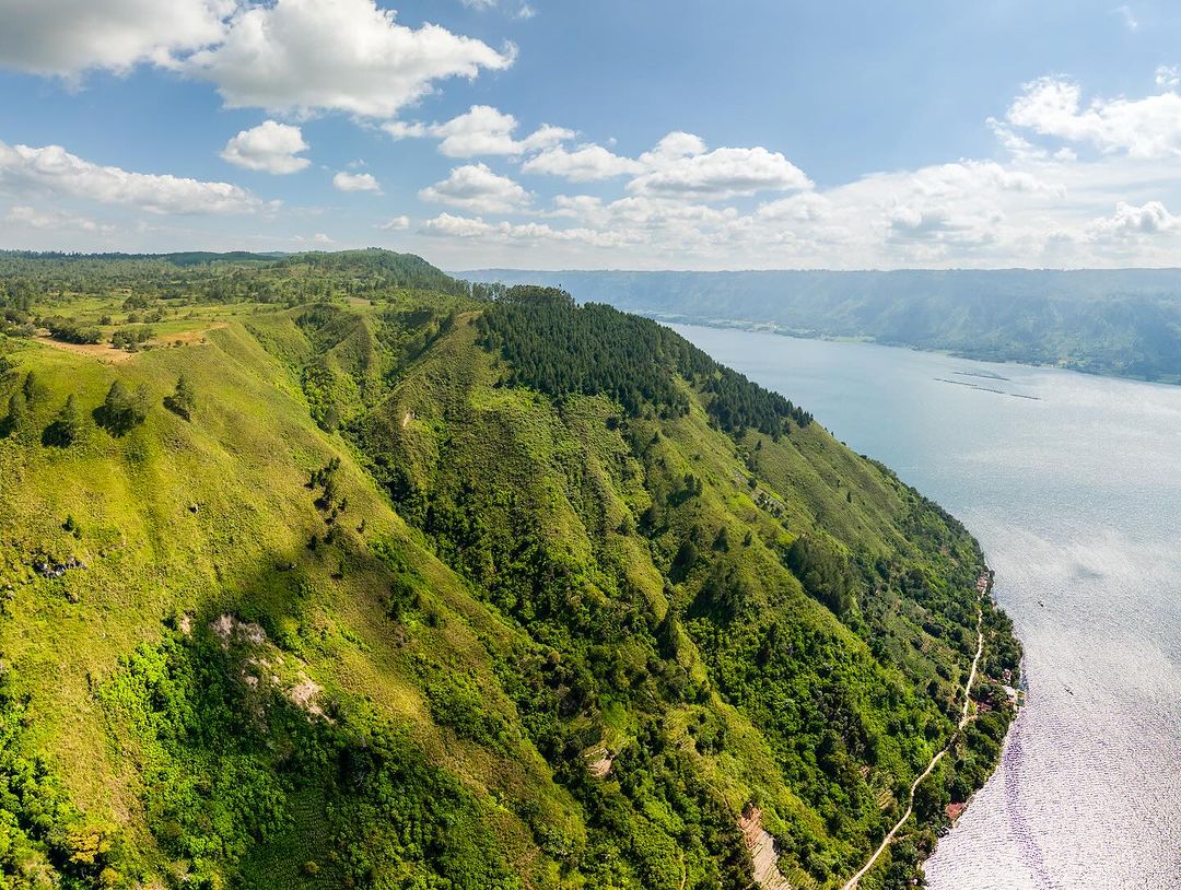 Wisata Bukit Senyum, Tempat Liburan Murah Meriah dengan Pemandangan Memukau 