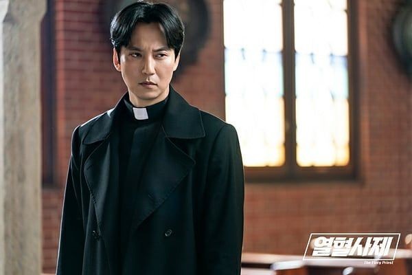 Pendeta Kocak is Back, Kim Nam Gil Konfirmasi Bintangi Drama Korea The Fiery Priest Season 2