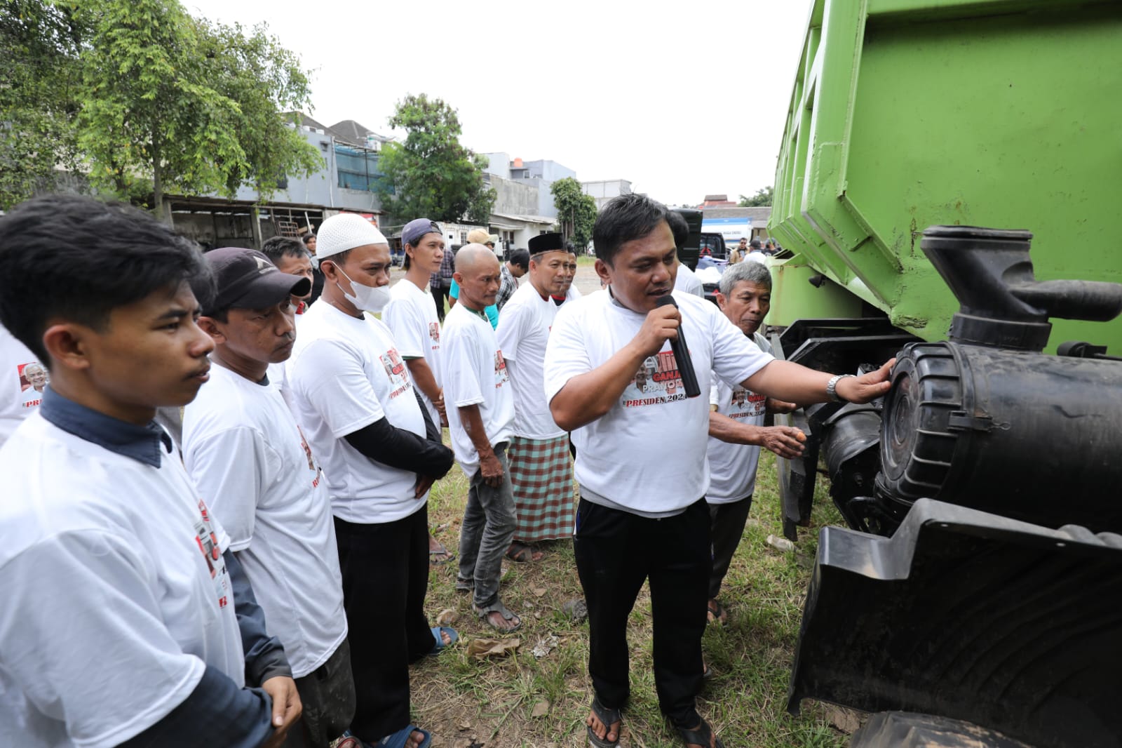 Komunitas Pendukung Ganjar Edukasi Ratusan Supir Truk 