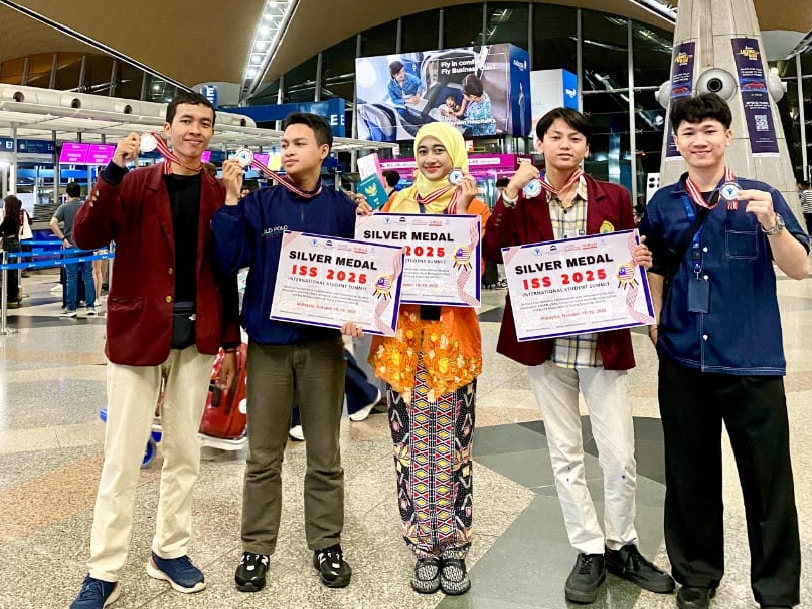 Tim Averouz Untirta Raih Medali Perak di Ajang Esai Internasional Malaysia