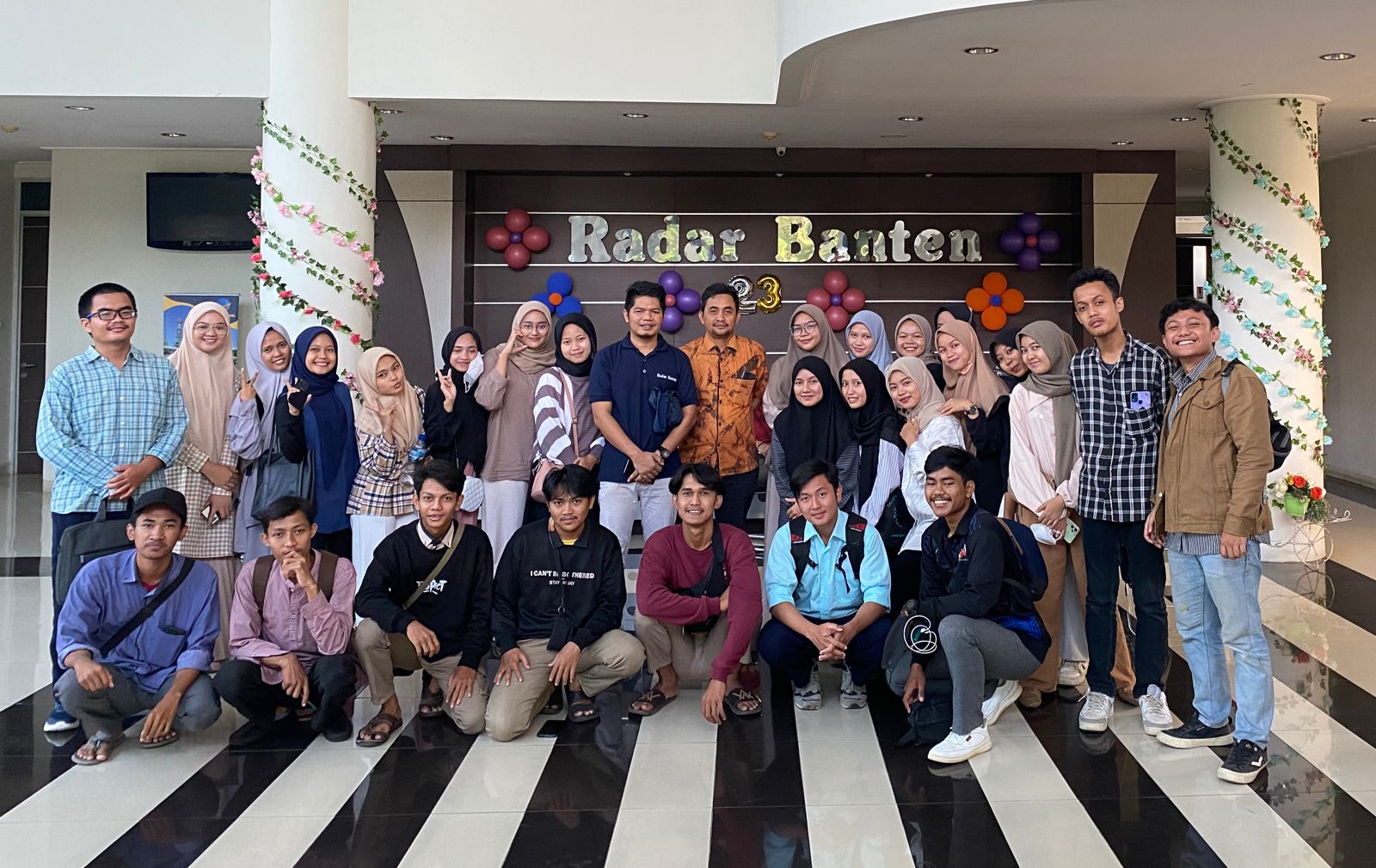 Belajar Jurnalistik, Mahasiswa UIN Banten Sambangi Kantor Radar Banten
