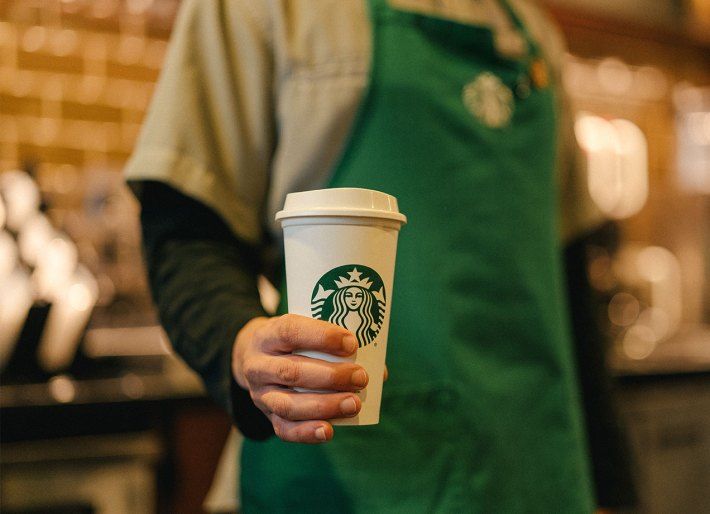 Starbucks Lakukan PHK Massal, 900 Karyawan Terkena Dampak