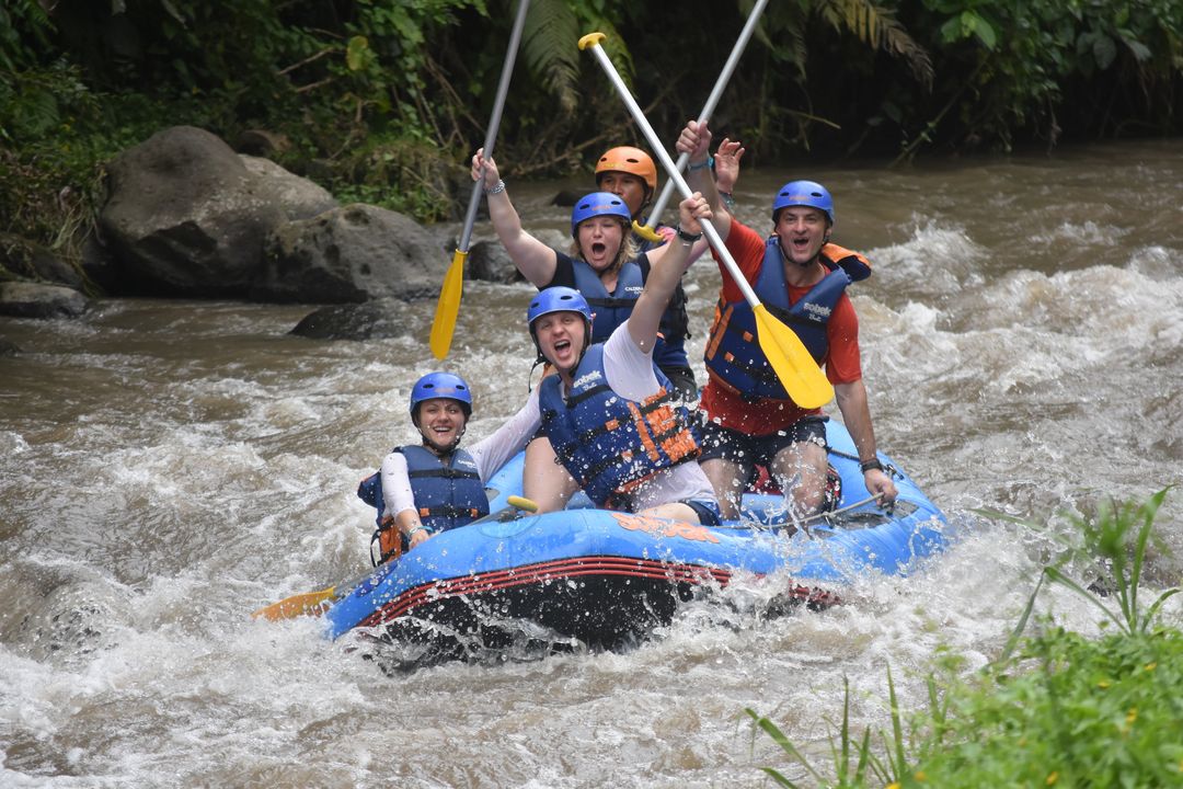 Aktivitas Seru di Ubud Bali yang Menantang Adrenalin, Serunya Rafting Selama 2 Jam