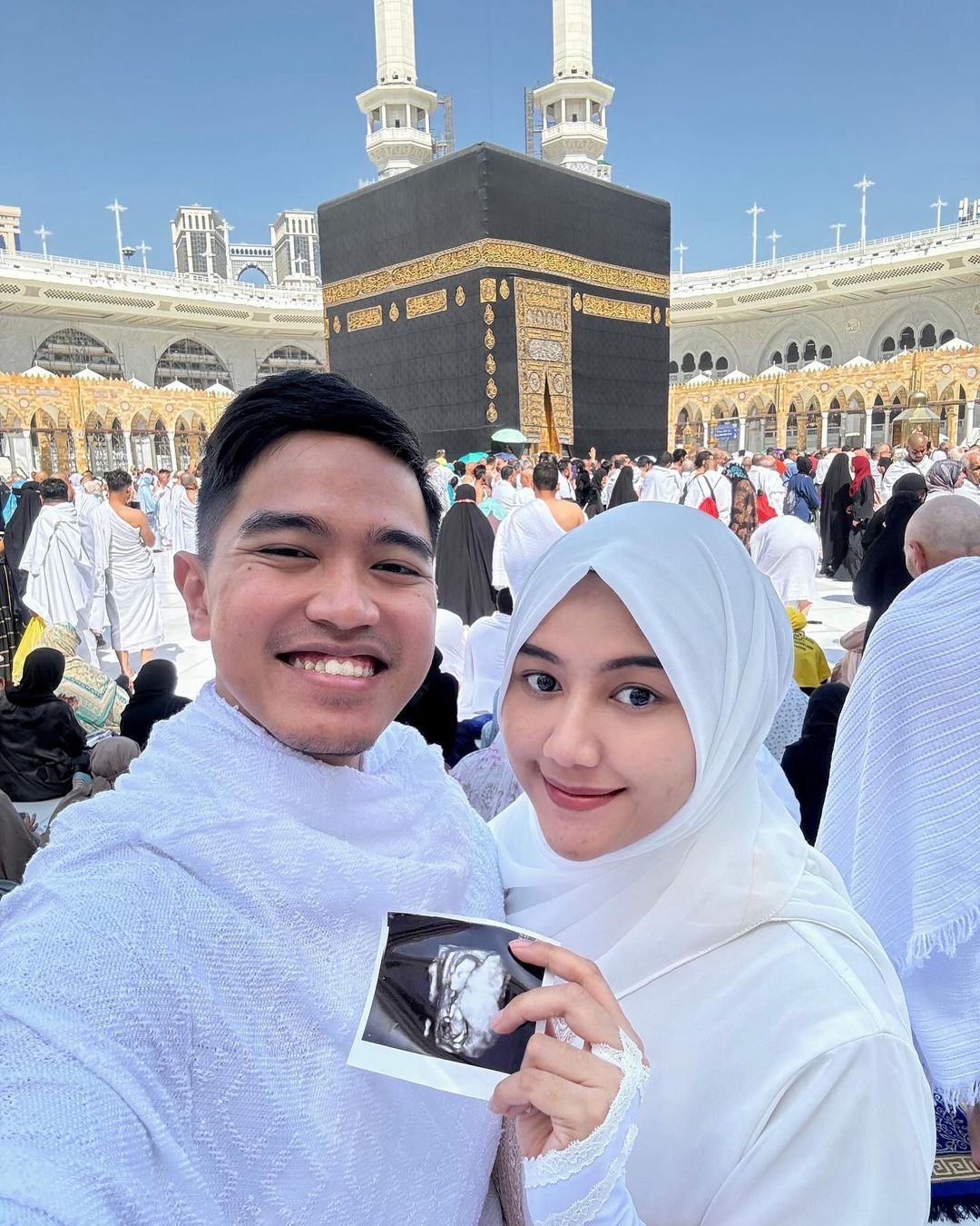 Kabar Bahagia Kehamilan Sang Istri, Kaesang Bagikan Hadiah Umroh Gratis Pejuang Garis Dua