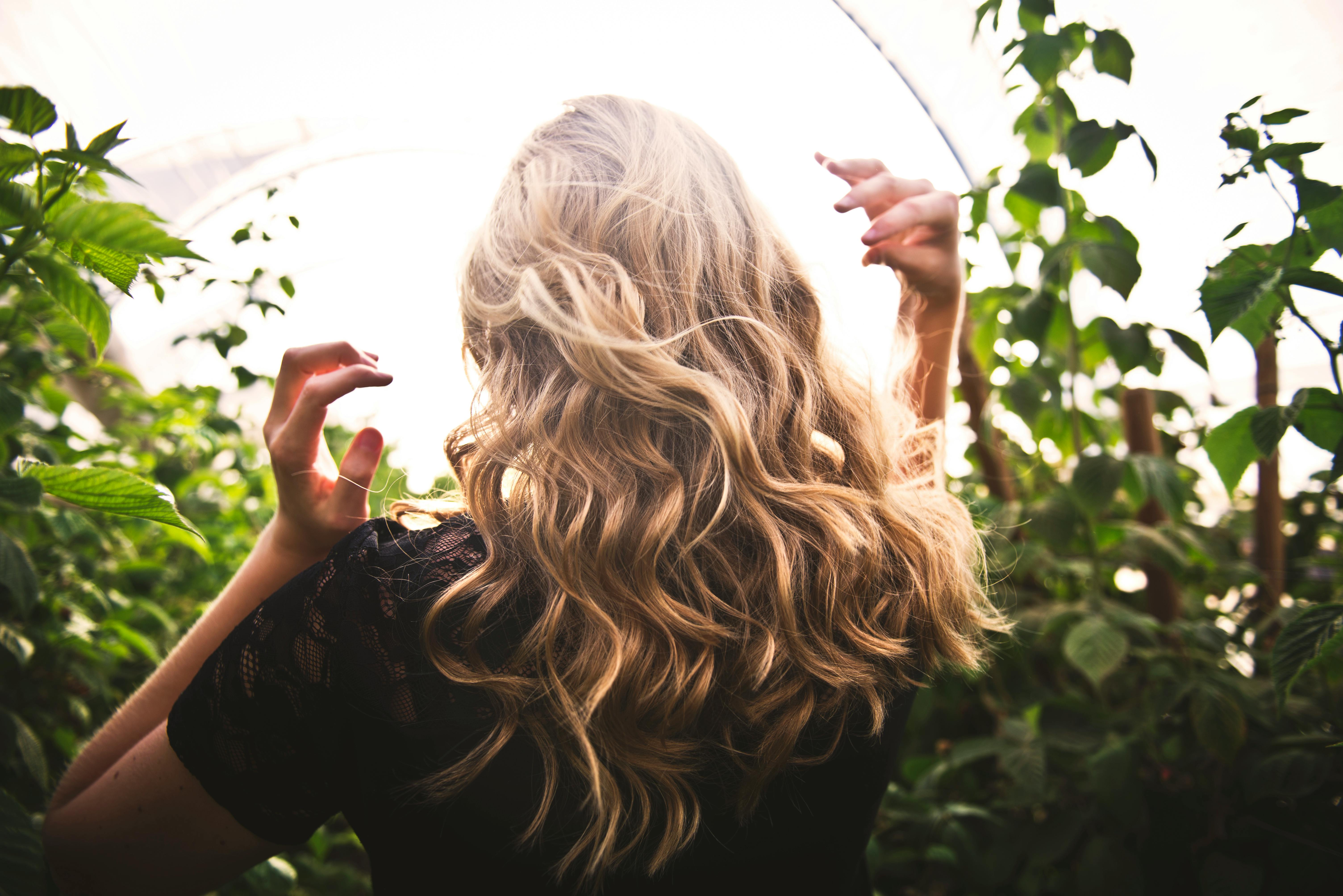 Hair Tonic Apa yang Bagus untuk Rambut Rontok? Yuk Coba Buat Sendiri Aja Pakai Resep Alami Ini