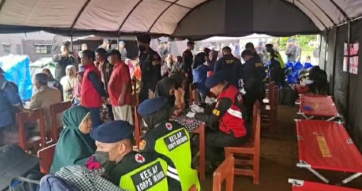 Gempa Cianjur, Terdapat 110 Titik Pengungsian, Brimob Gelar Pengobatan dari Posko ke Posko