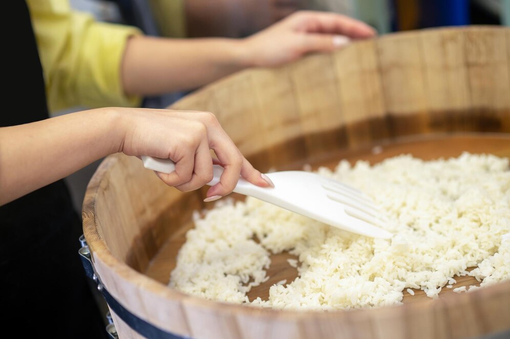 Masak Nasi Buat Buka Puasa, Tapi Malah Telalu Lembek? Begini Solusi Tepat yang Bisa kamu Lakukan