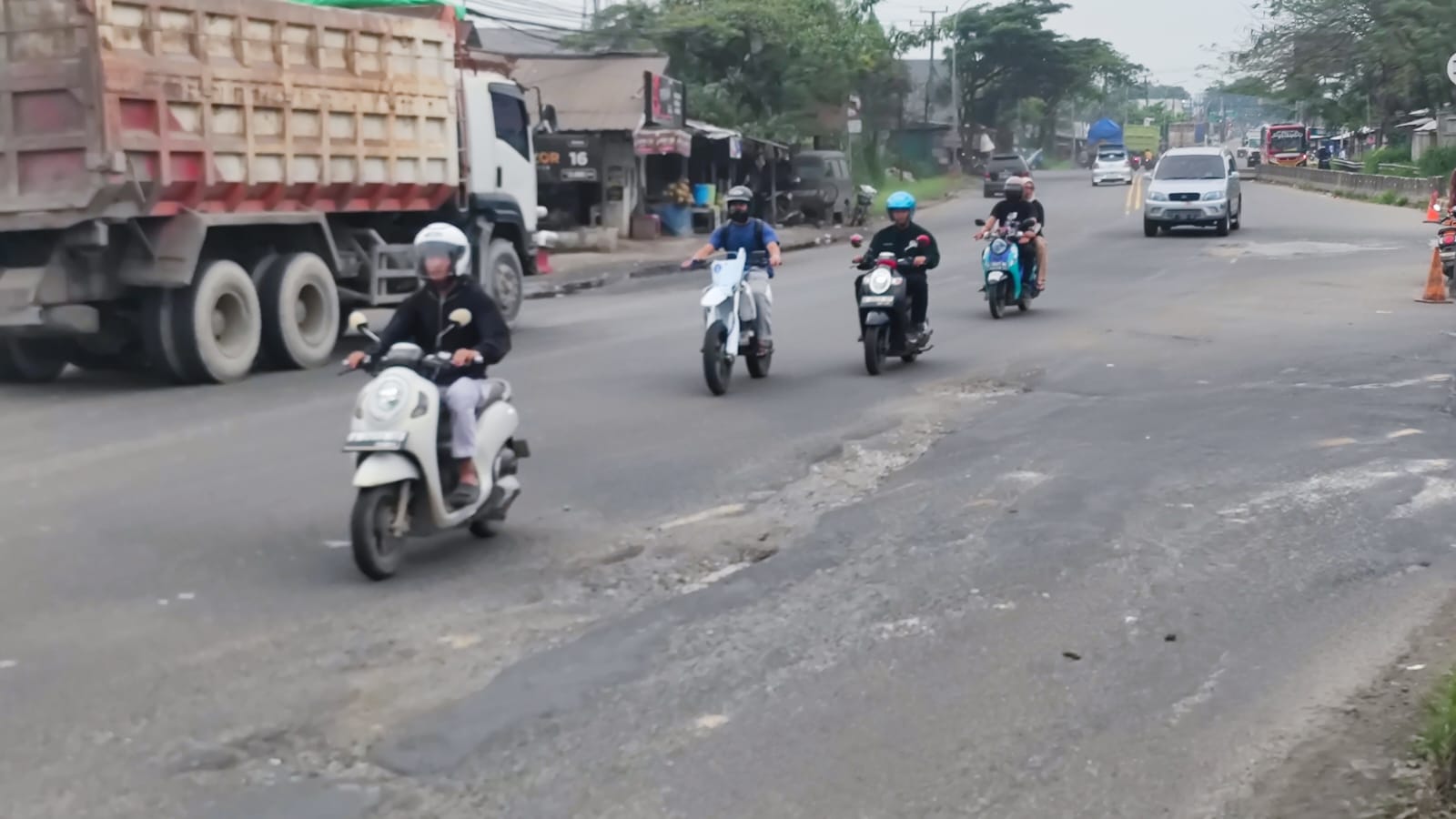 Jalur Mudik di Jalan Raya Serang–Jakarta Dipenuhi Lubang dan Gelombang