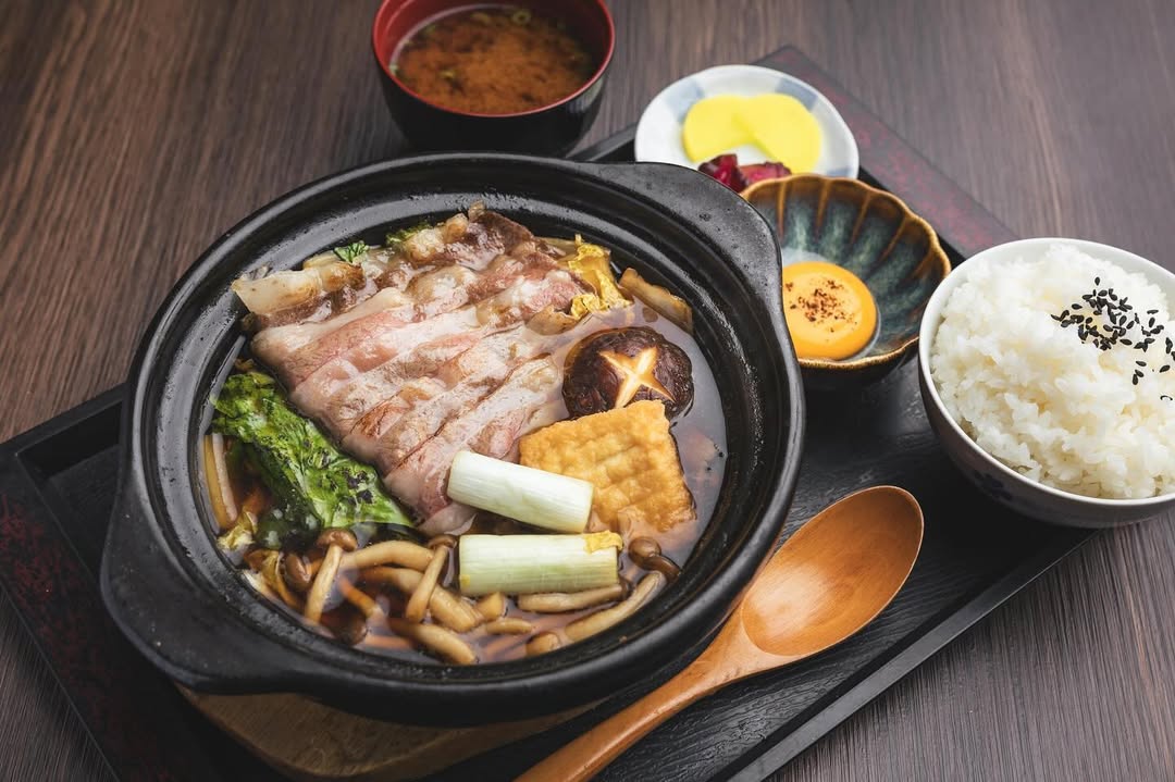 Sukiyaki Homemade: Hangatkan Hari dengan Rasa Jepang yang Menggugah Selera