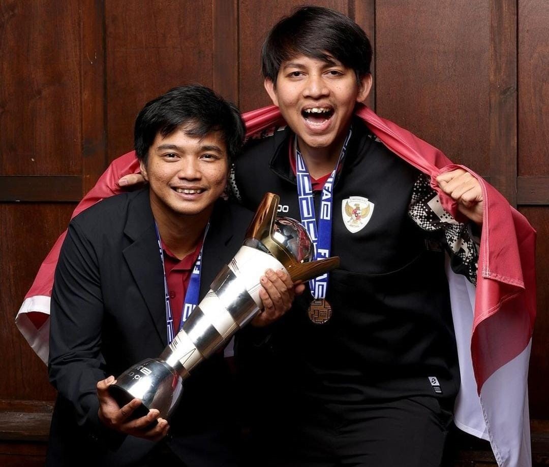 Ichsan dan Manar Jadi Juara Dunia Pertama FIFAe World Cup Football Manager 2024