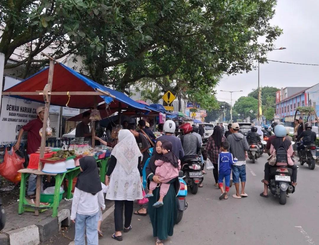 Serunya Berburu Takjil di Jalan Multatuli Rangkasbitung