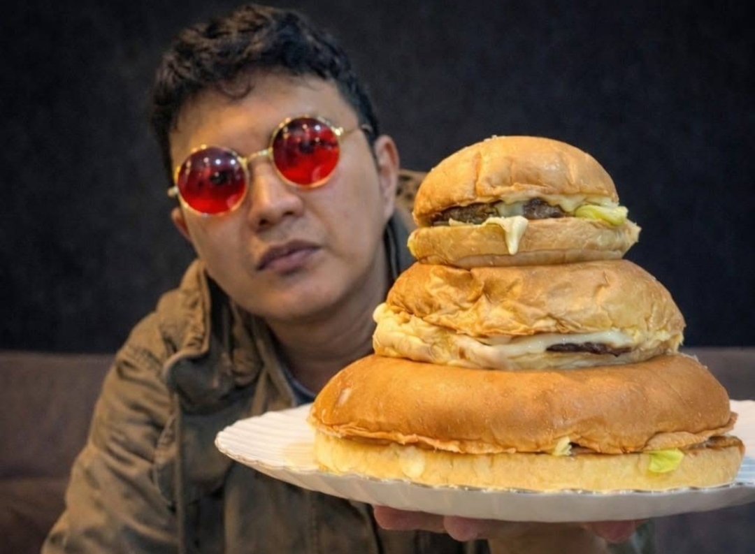 Strategi Nyeleneh Aldi Taher Viral, Aldi’s Burger Diserbu Influencer